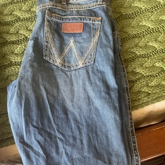 New mens 36x38 jeans tried on but never worn - Picture 2 of 3